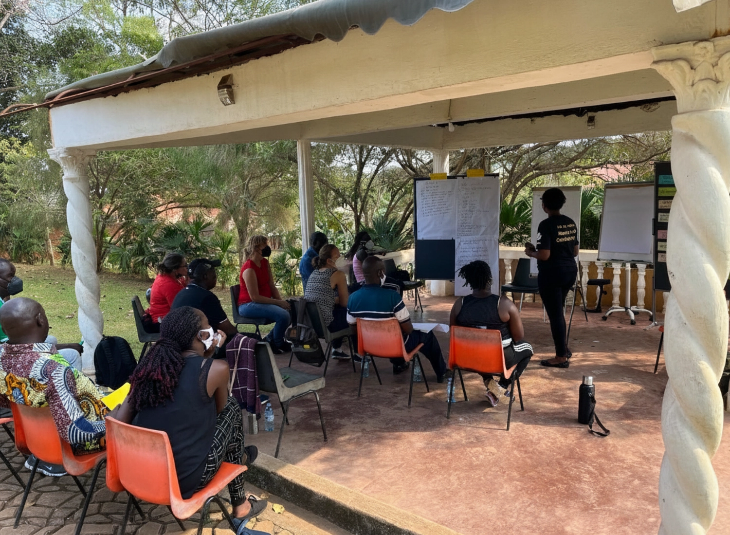 Krisenwerk GmbH -  Crisis management training - People sitting in a training class